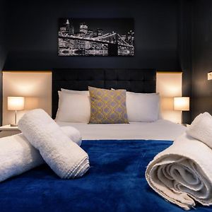 Studio Apartment Sleeps 2